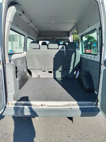 Ford Transit 9-hengen minibussi 5