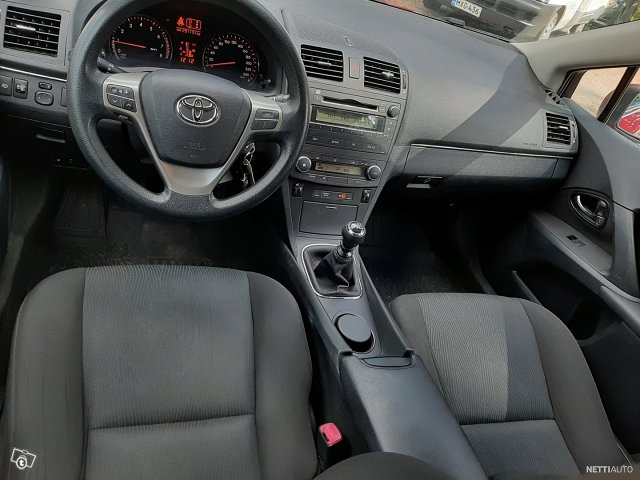 Toyota Avensis 12