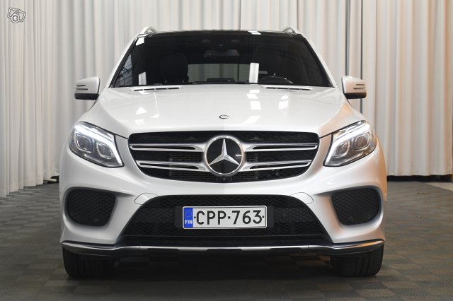 Mercedes-Benz GLE 2