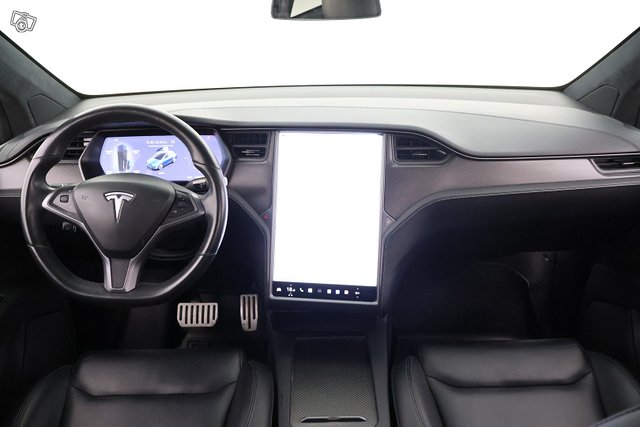 Tesla Model X 17