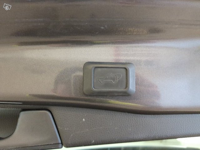Toyota RAV4 Plug-in 8
