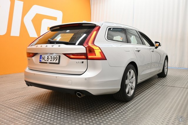 Volvo V90 8