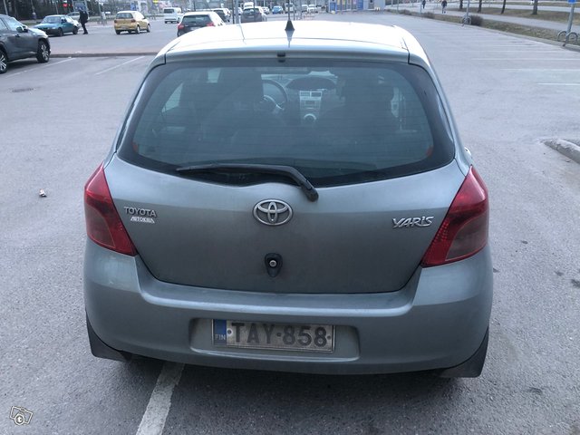 Toyota Yaris 5