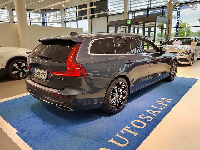 VOLVO V60 3