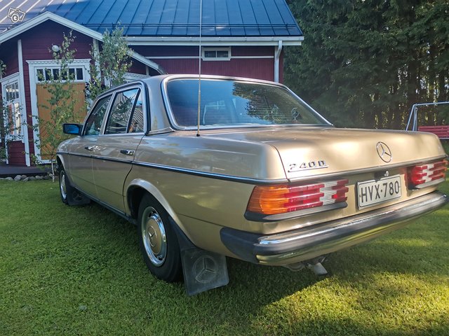 Mercedes-Benz 240 8