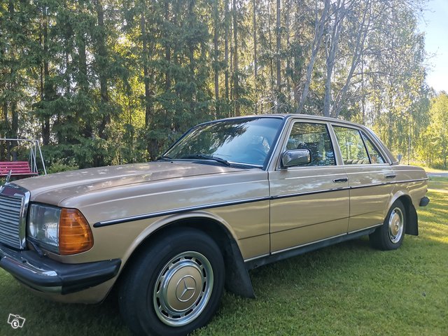 Mercedes-Benz 240 9