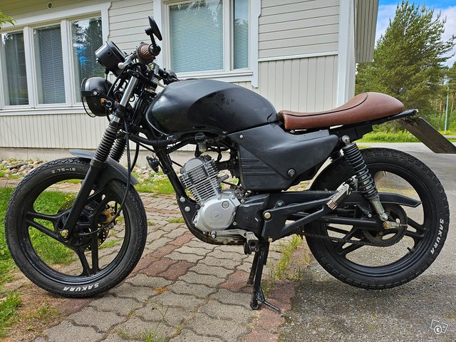 Yamaha 125 YBR caferacer, kuva 1