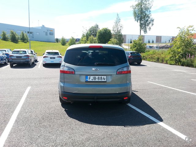 Ford S-Max 11