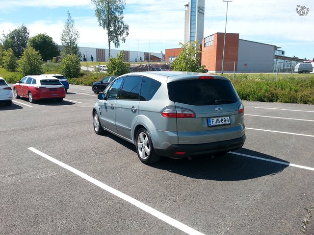 Ford S-Max 13