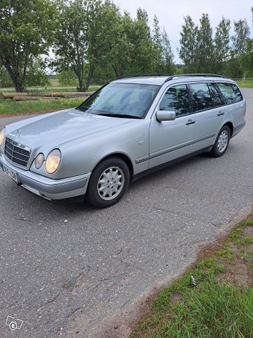 Mercedes-Benz E 220, kuva 1