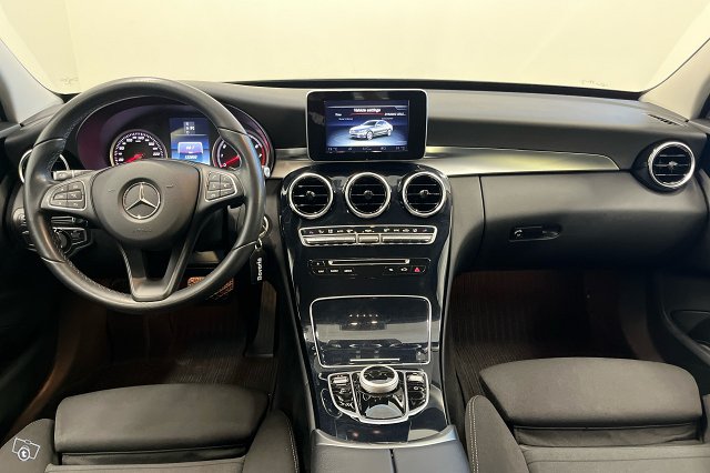 Mercedes-Benz C 8