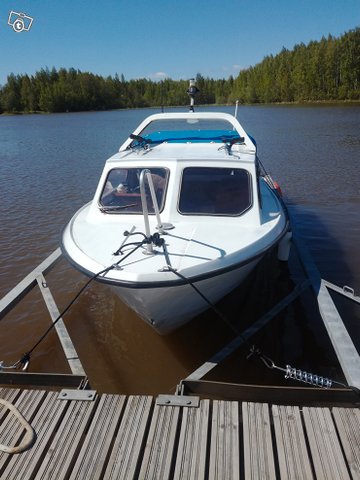 Terhi 520 HT moottorivene + traileri 15