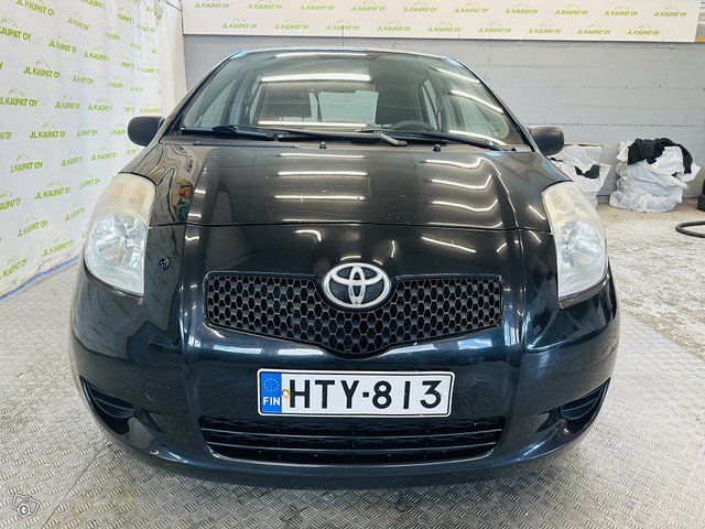 Toyota Yaris 16