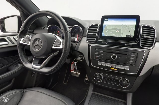 MERCEDES-BENZ GLE 9