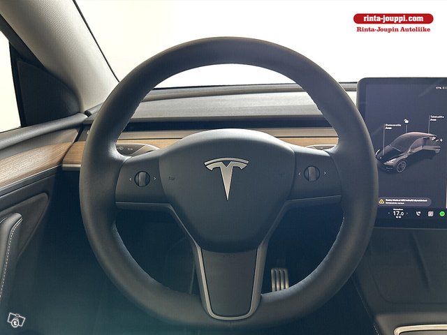 TESLA MODEL Y 13