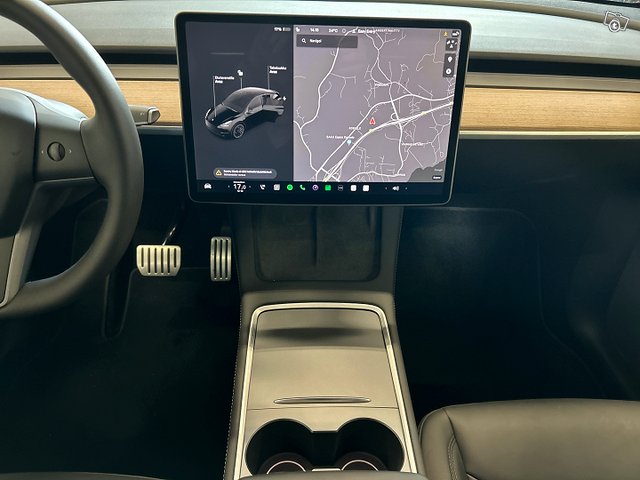 TESLA MODEL Y 14