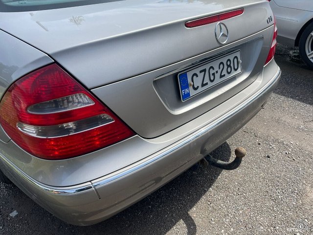 Mercedes-Benz E 4