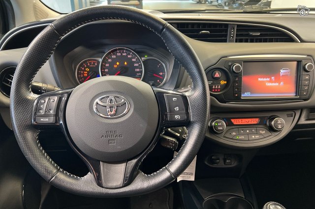 Toyota Yaris 11