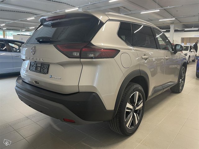 Nissan X-TRAIL 5