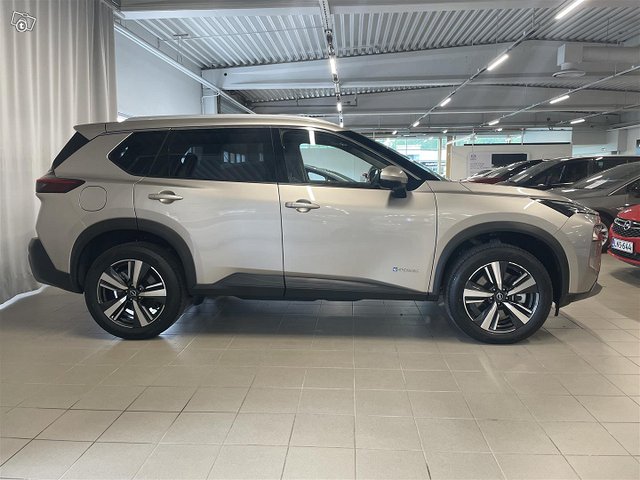 Nissan X-TRAIL 6