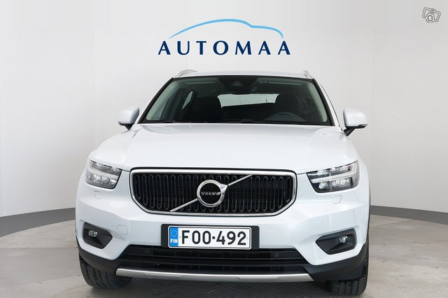 VOLVO XC40 4