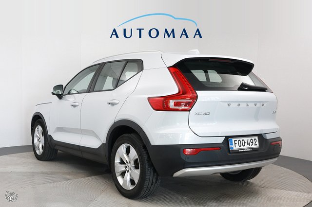 VOLVO XC40 5