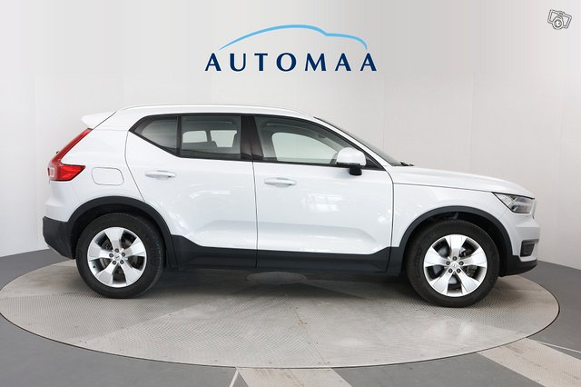 VOLVO XC40 8