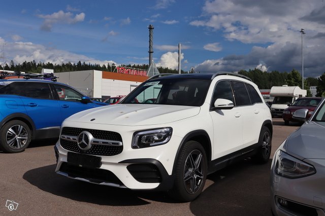 MERCEDES-BENZ GLB