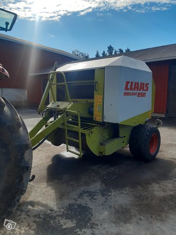 Claas Rollant 250 1