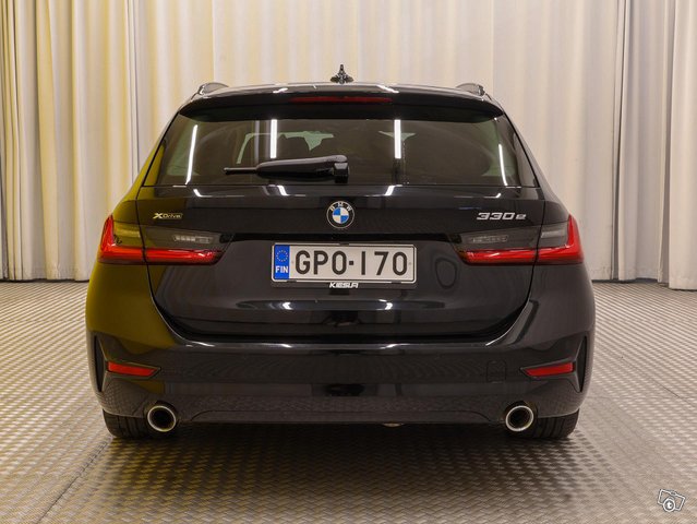 BMW 330E XDRIVE 23