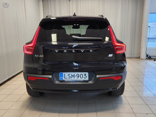 Volvo XC40 4