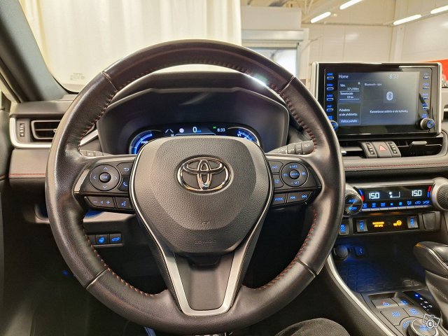 Toyota RAV4 Plug-in 17