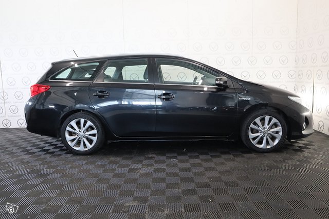 Toyota Auris 4