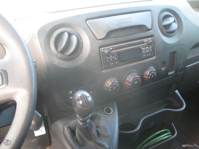 Nissan NV400 9