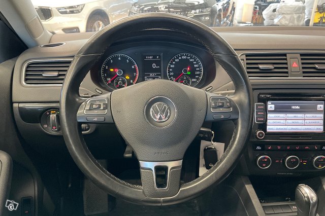 Volkswagen Jetta 25