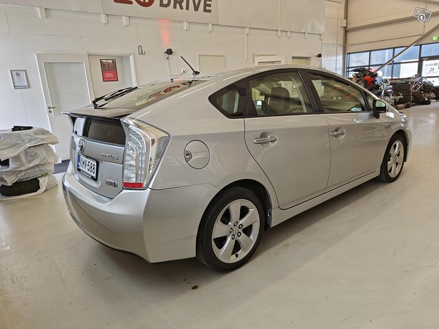 Toyota Prius Phev 14