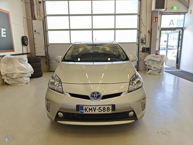 Toyota Prius Phev 16