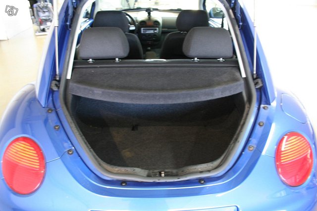 Volkswagen New Beetle 11