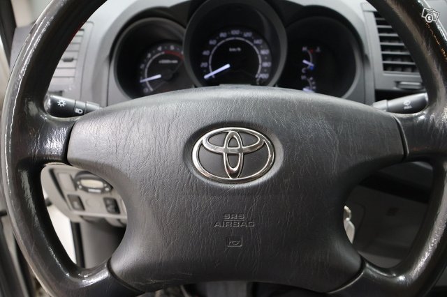 Toyota Hilux 11