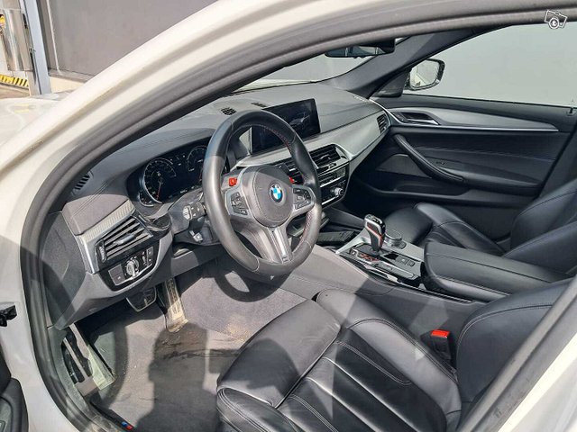 BMW M5 4