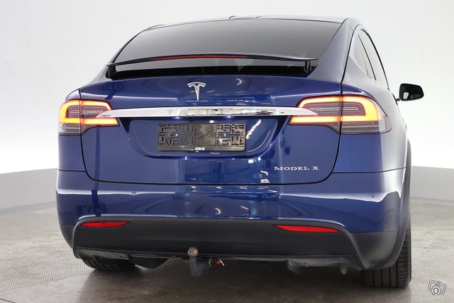 Tesla Model X 10