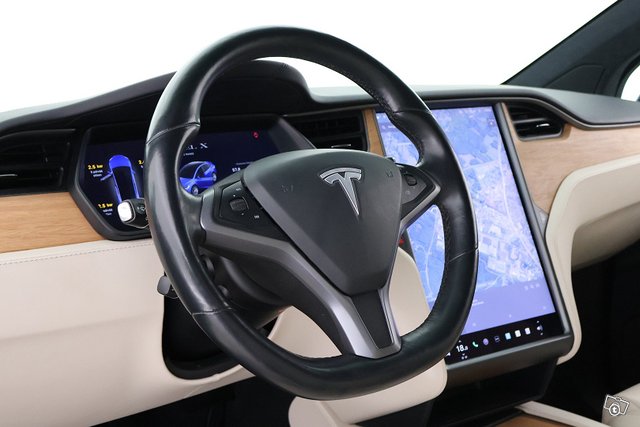 Tesla Model X 12