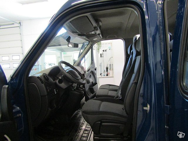 Nissan NV400 4