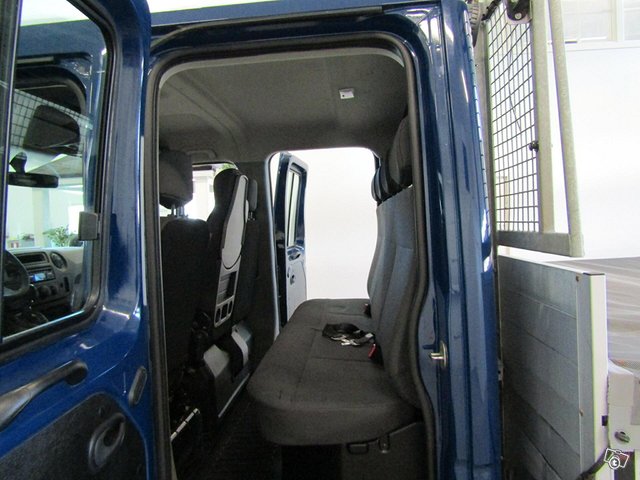 Nissan NV400 5