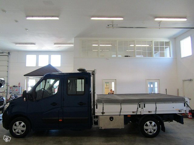 Nissan NV400 11