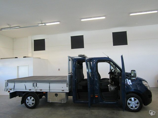 Nissan NV400 15