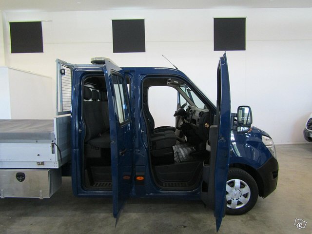 Nissan NV400 16