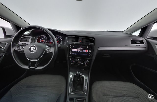 Volkswagen Golf 9