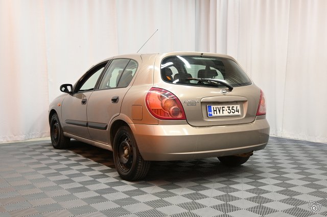 Nissan Almera 4