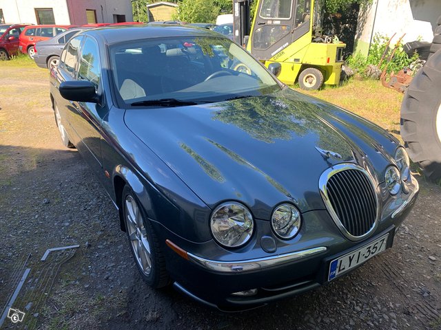 Jaguar S-Type 4